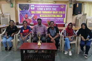 A Click in the IZ Venue with trophy-Table Tennis-2019